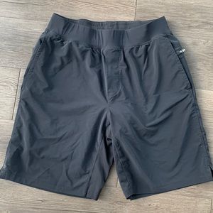Fabletics Franchise shorts, black, with liner, size Medium